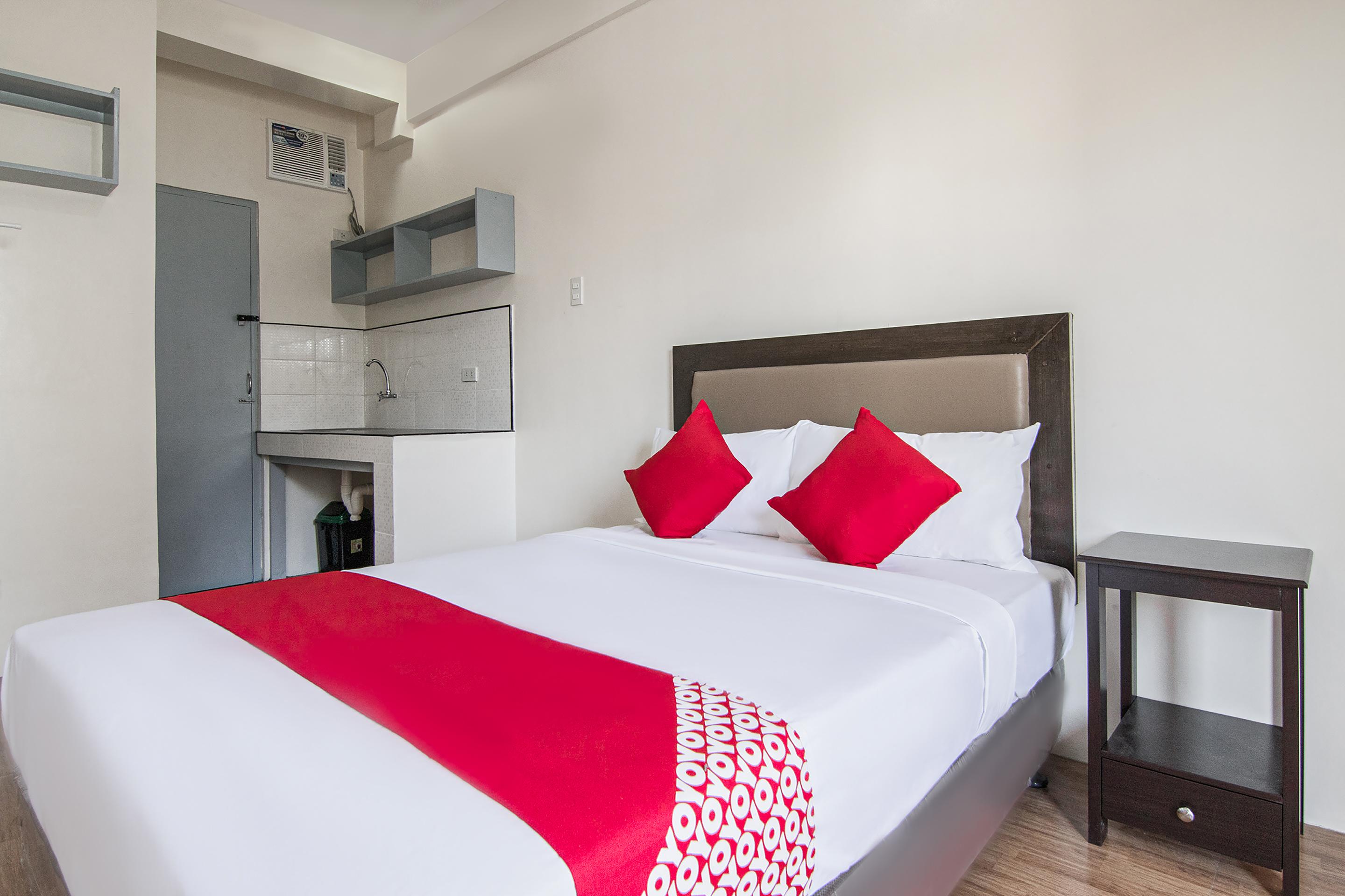 Oyo 431 Apollo 11 Apartelle