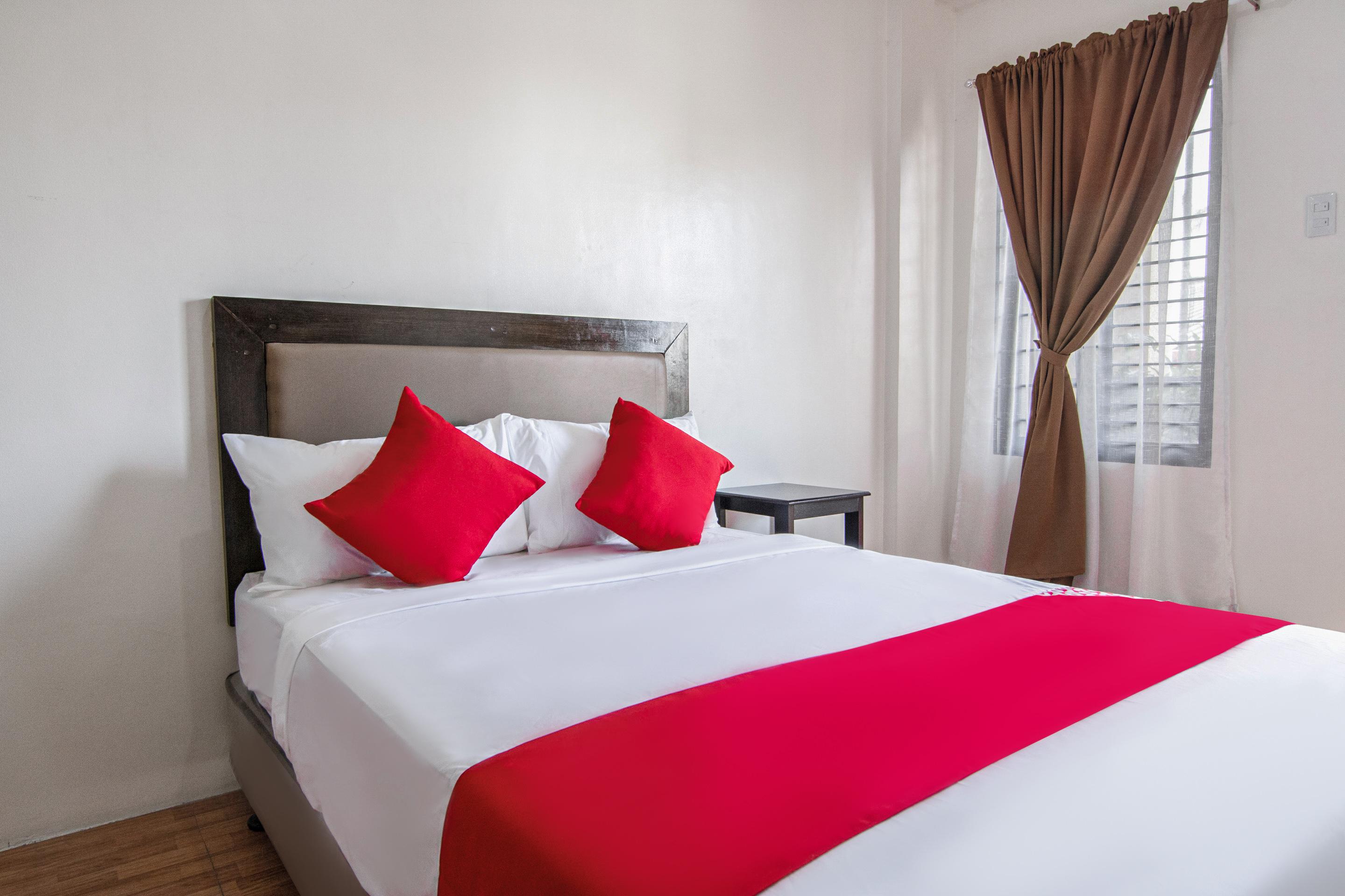 Oyo 431 Apollo 11 Apartelle Hotel 3*