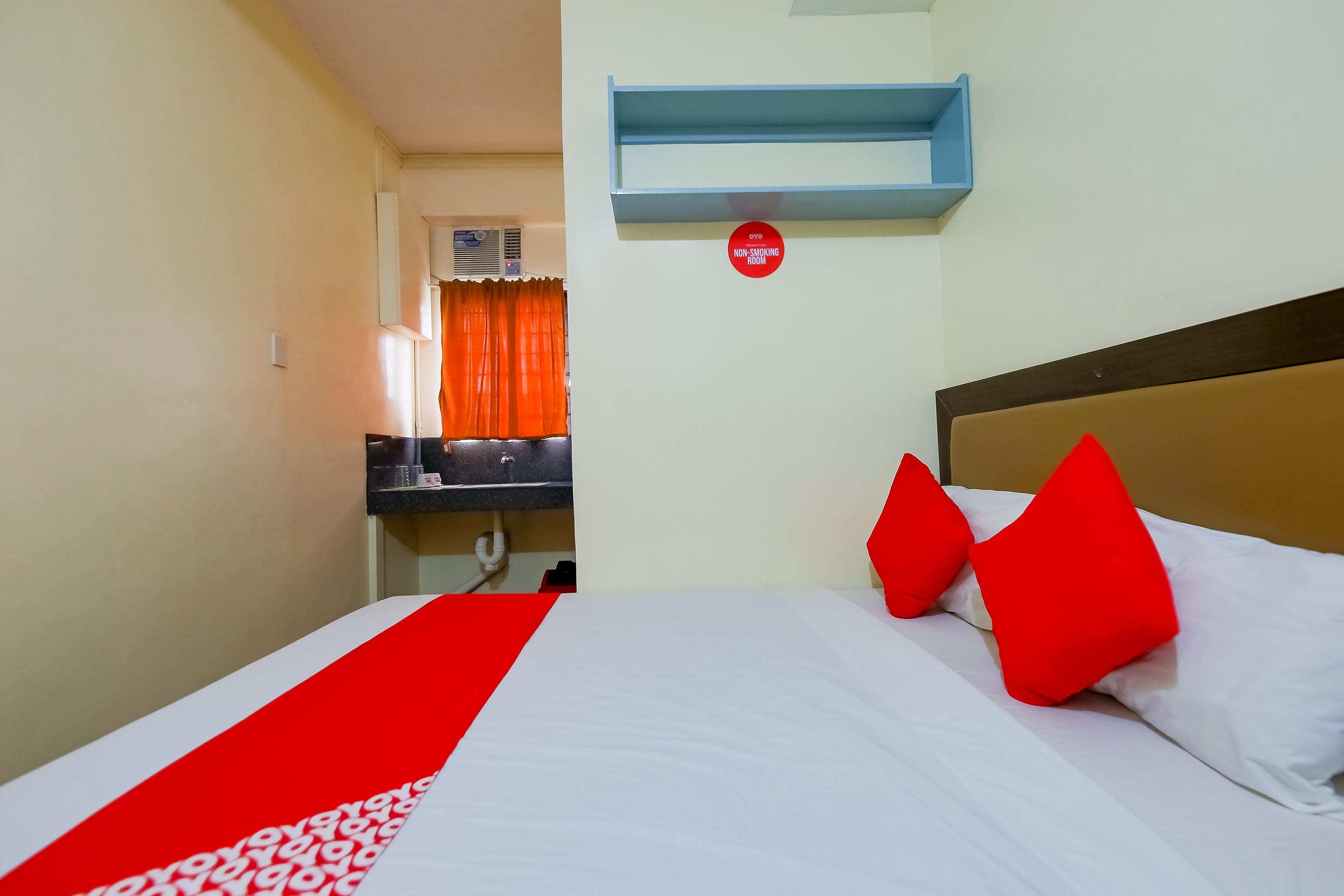 Hotel Oyo 431 Apollo 11 Apartelle Pasay