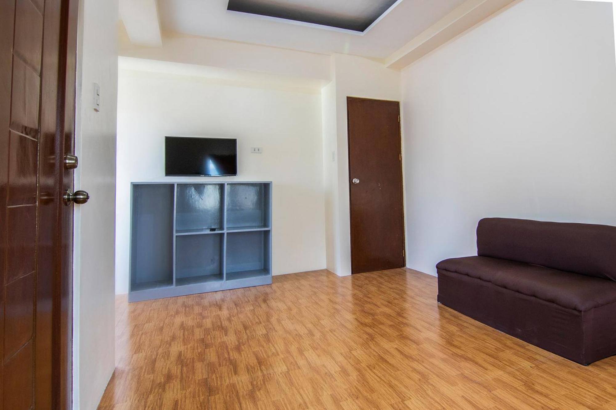 Oyo 431 Apollo 11 Apartelle Hotel 3*