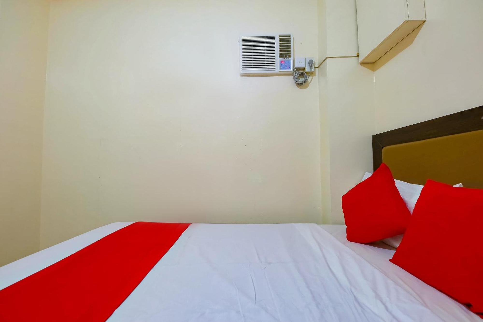 Oyo 431 Apollo 11 Apartelle 3*