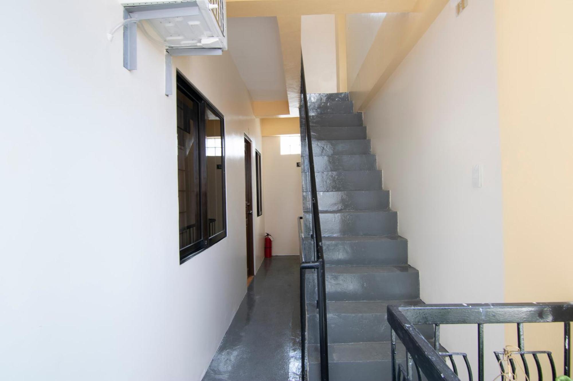 Oyo 431 Apollo 11 Apartelle Hotel 3*