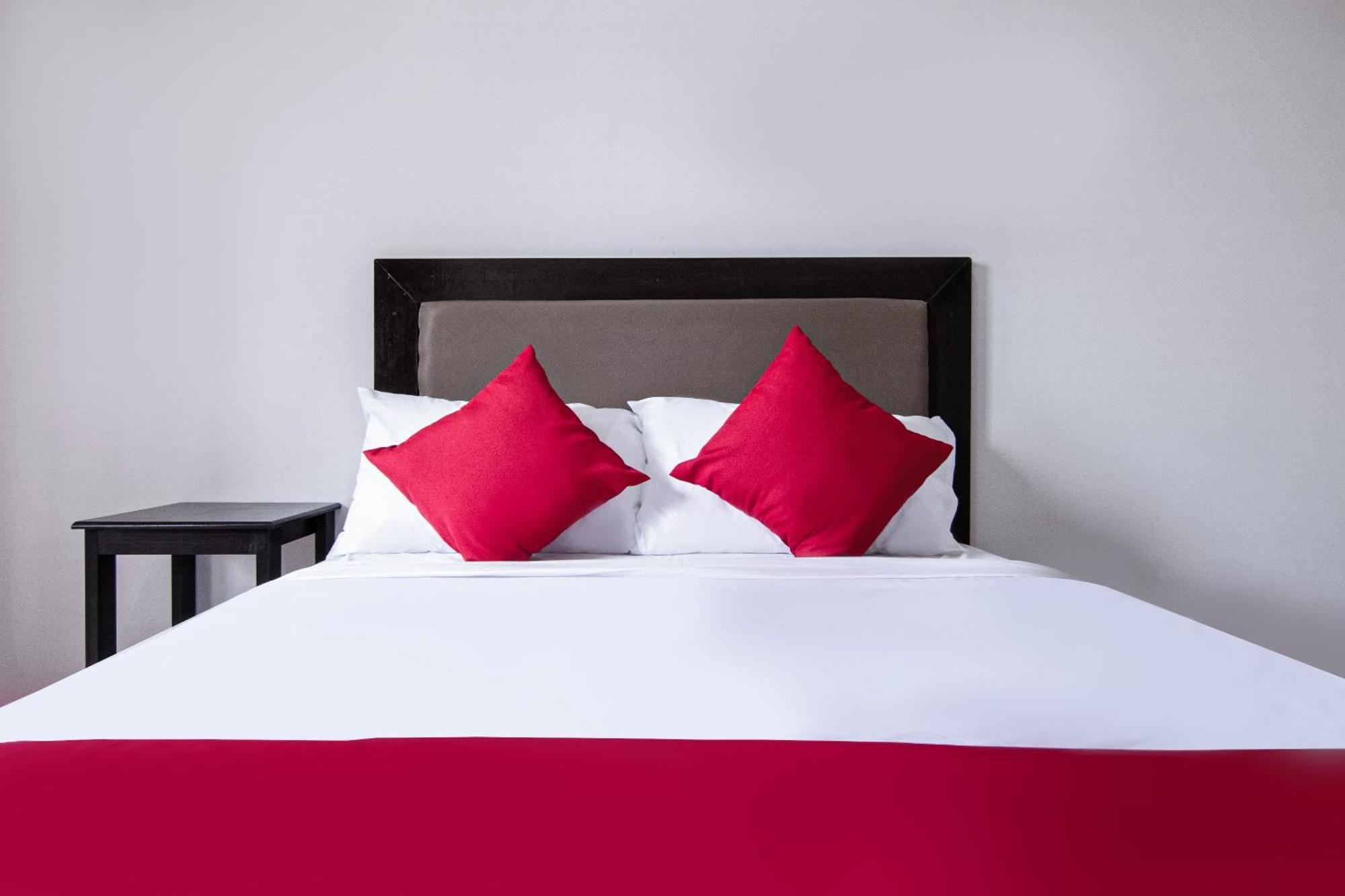 Oyo 431 Apollo 11 Apartelle Pasay